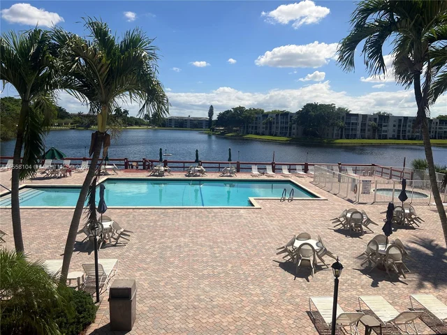 1506 Whitehall Dr # 306, Davie FL 33324