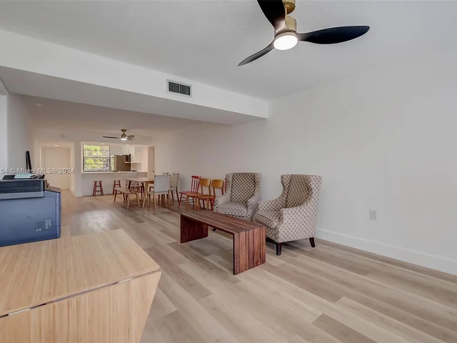 1506 Whitehall Dr # 306, Davie FL 33324