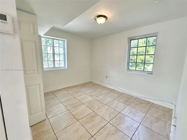 210 NW 16th St # 4, Miami FL 33136