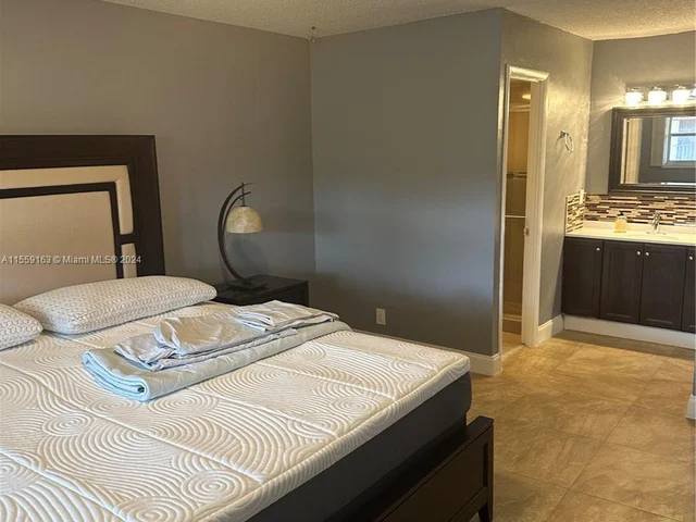 3360 Spanish Moss Ter # 402, Lauderhill FL 33319