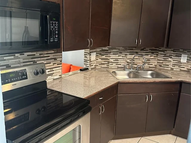 3360 Spanish Moss Ter # 402, Lauderhill FL 33319