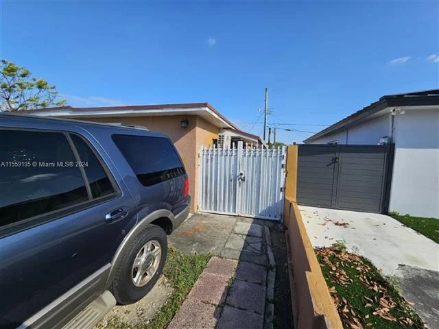 4225 SW 87th Ave, Miami FL 33165