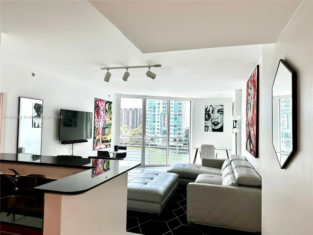 325 S Biscayne Blvd # 717, Miami FL 33131