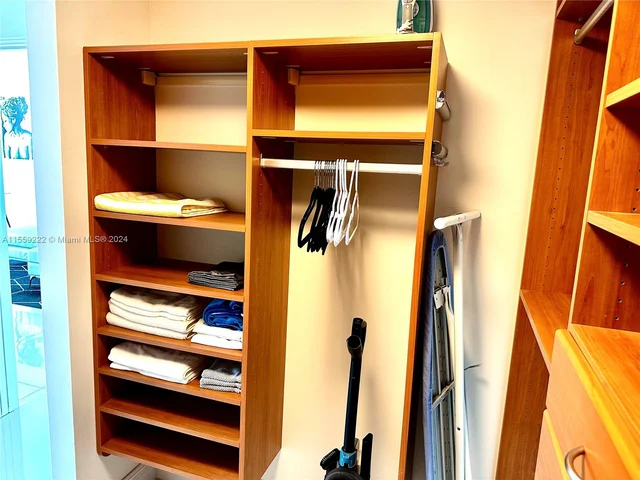 325 S Biscayne Blvd # 717, Miami FL 33131