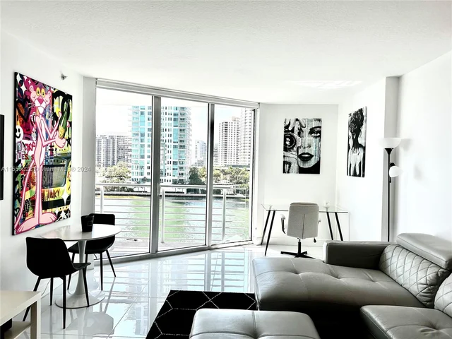 325 S Biscayne Blvd # 717, Miami FL 33131