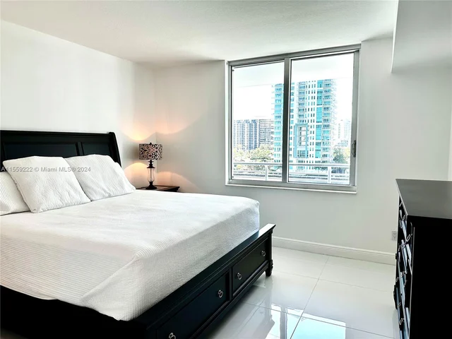 325 S Biscayne Blvd # 717, Miami FL 33131