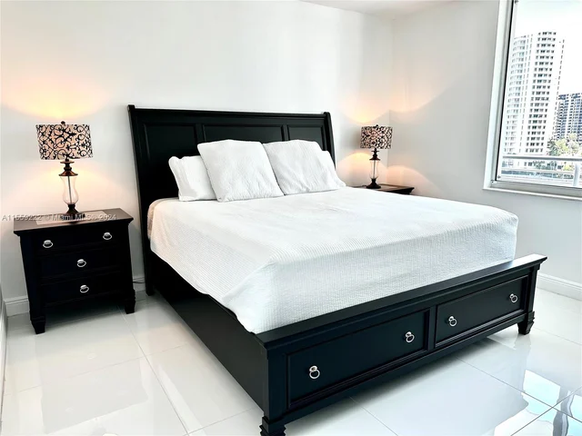 325 S Biscayne Blvd # 717, Miami FL 33131