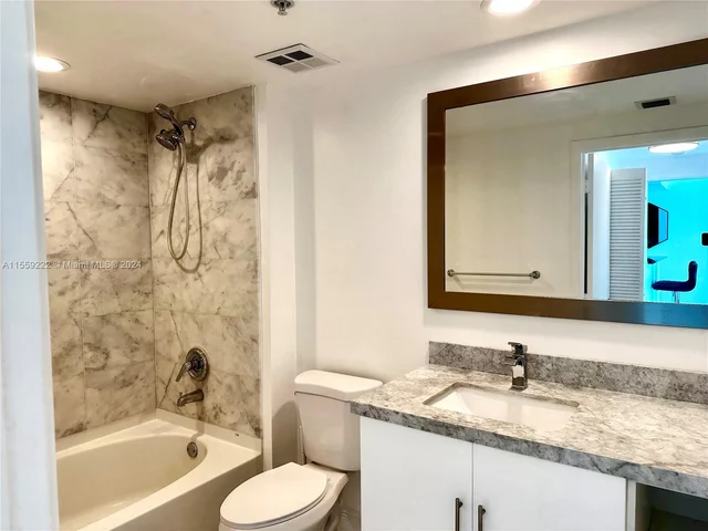 325 S Biscayne Blvd # 717, Miami FL 33131