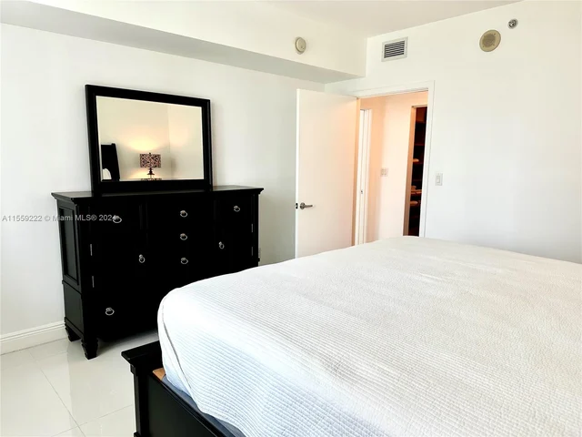 325 S Biscayne Blvd # 717, Miami FL 33131