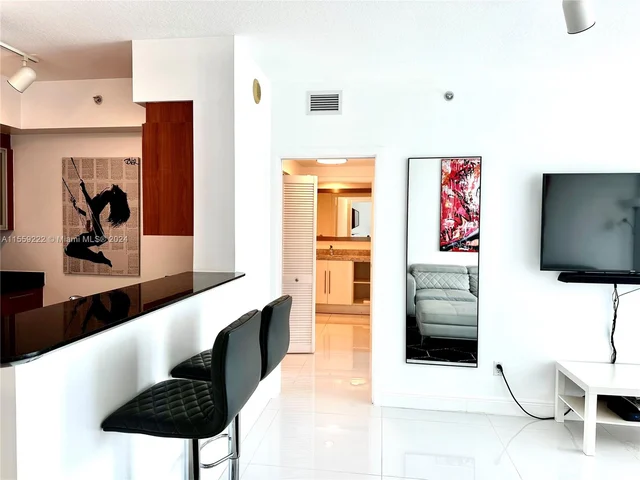 325 S Biscayne Blvd # 717, Miami FL 33131