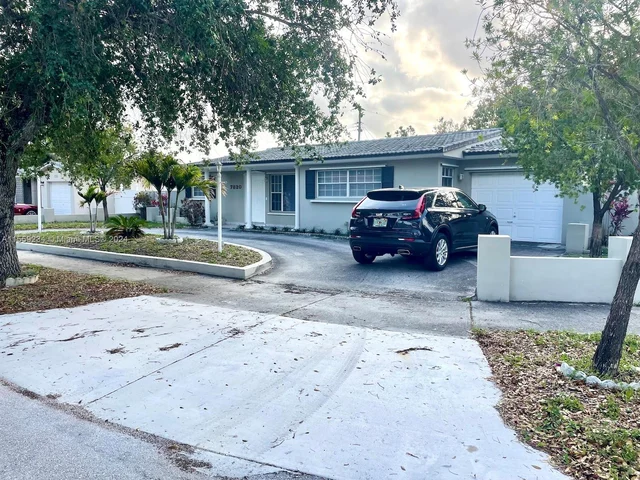 7820 W 15th Ave, Hialeah FL 33014