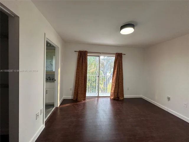 5225 NW 112th Ave # 5, Doral FL 33178