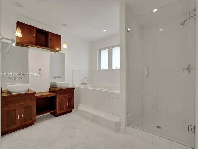 527 SW 20th Rd, Miami FL 33129