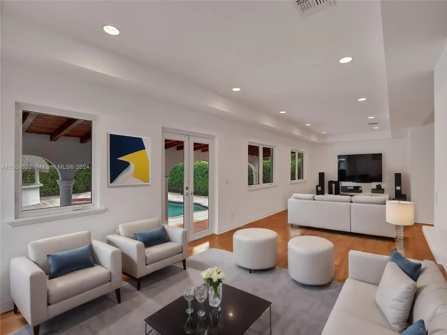 527 SW 20th Rd, Miami FL 33129