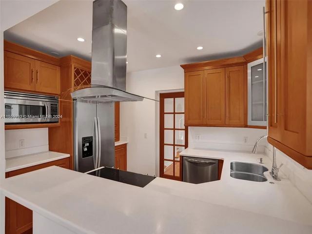 527 SW 20th Rd, Miami FL 33129