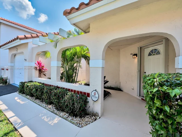 1464 Garden Rd, Weston FL 33326