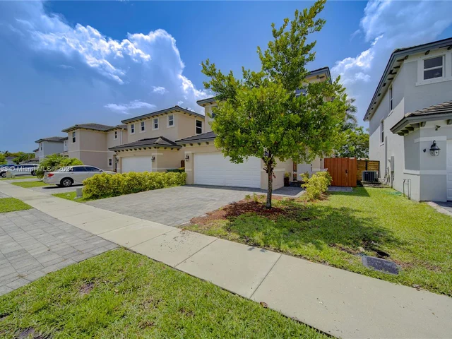 3144 SE 3rd Dr, Homestead FL 33033