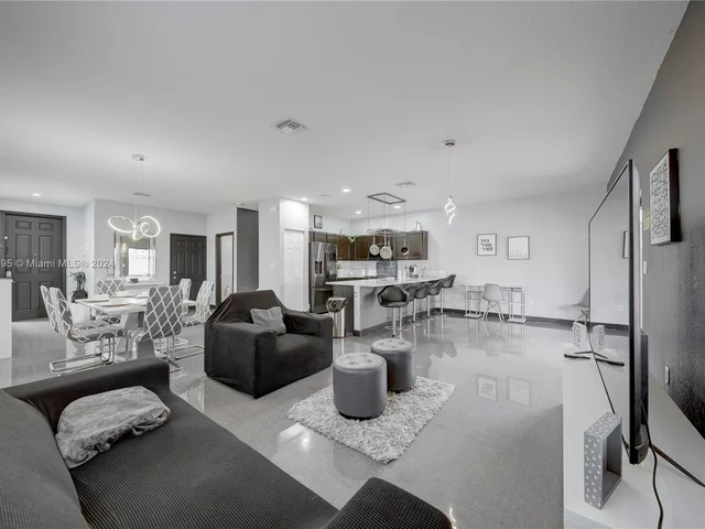 3144 SE 3rd Dr, Homestead FL 33033