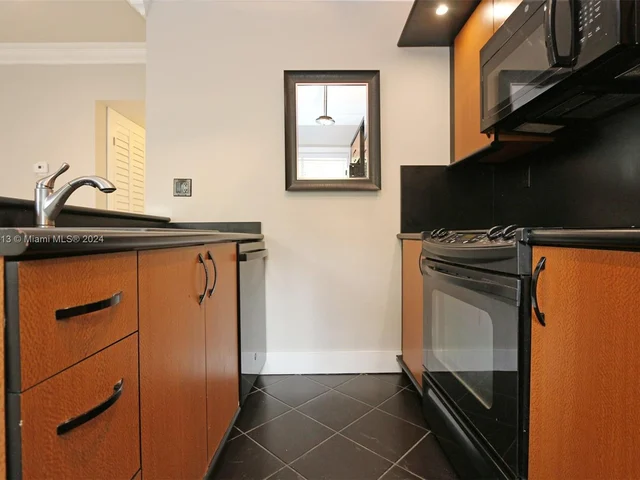 3375 Franklin Ave # D, Miami FL 33133