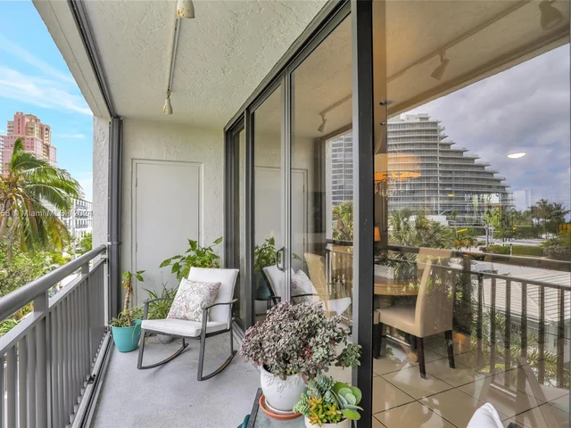 2300 NE 33rd Ave # 402, Fort Lauderdale FL 33305