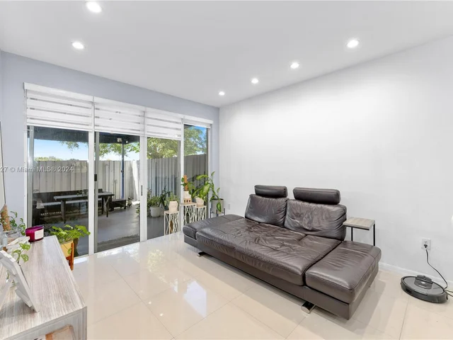 16554 SW 71st Ter # 16554, Miami FL 33193