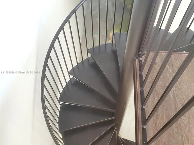 8350 Dundee Ter, Miami Lakes FL 33016