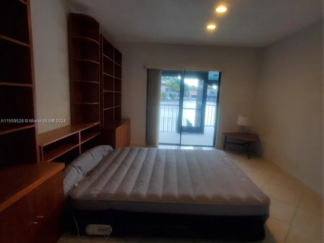 8350 Dundee Ter, Miami Lakes FL 33016