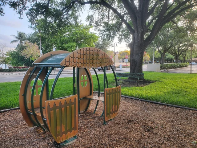 8350 Dundee Ter, Miami Lakes FL 33016