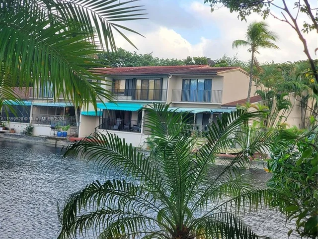 8350 Dundee Ter, Miami Lakes FL 33016