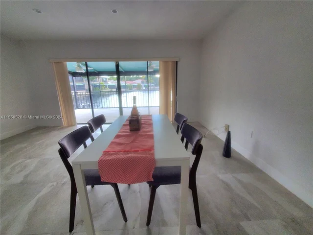 8350 Dundee Ter, Miami Lakes FL 33016