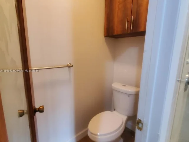 8350 Dundee Ter, Miami Lakes FL 33016