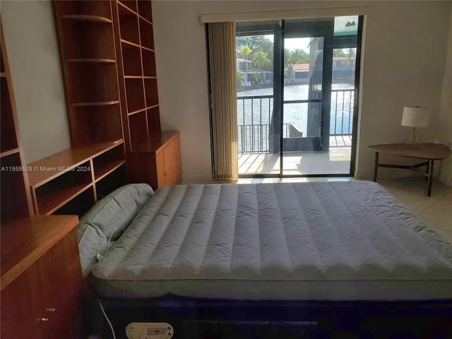 8350 Dundee Ter, Miami Lakes FL 33016