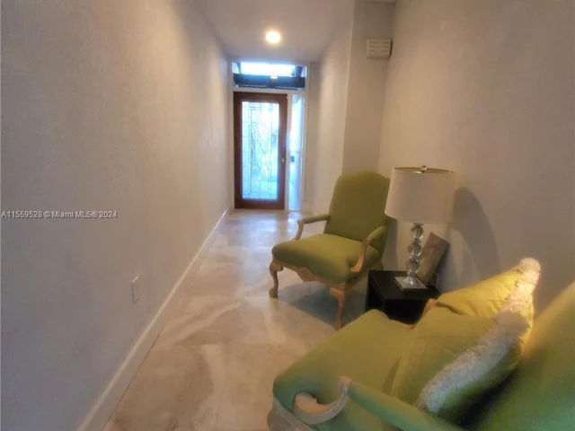 8350 Dundee Ter, Miami Lakes FL 33016