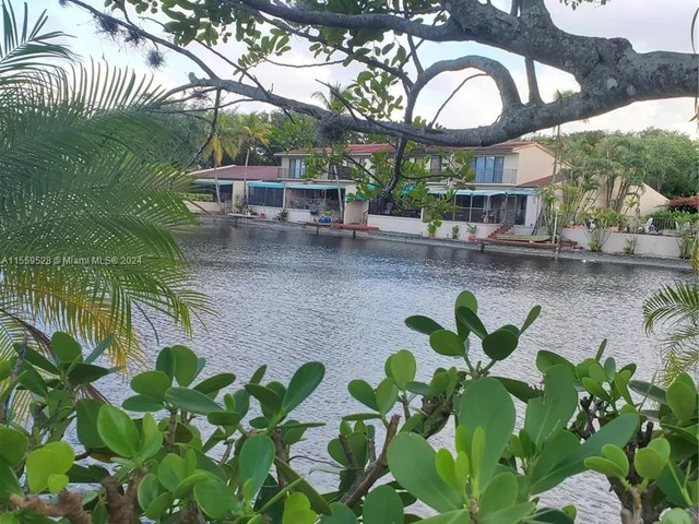 8350 Dundee Ter, Miami Lakes FL 33016