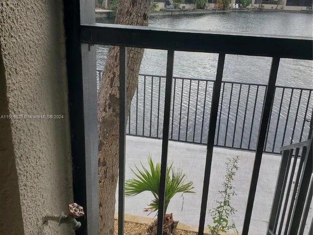 8350 Dundee Ter, Miami Lakes FL 33016