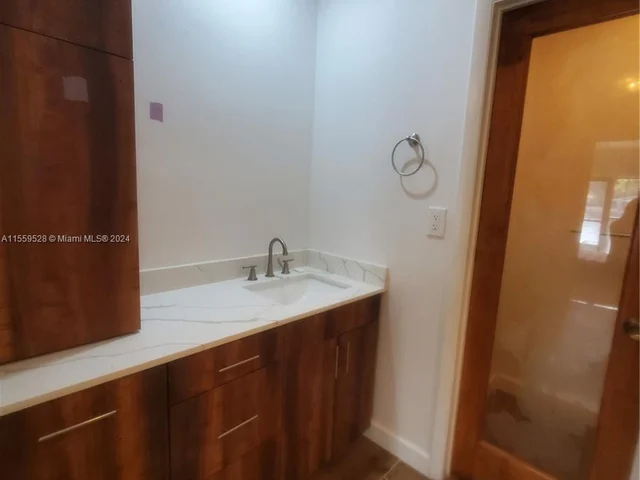 8350 Dundee Ter, Miami Lakes FL 33016