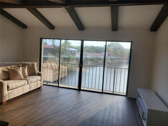 8350 Dundee Ter, Miami Lakes FL 33016