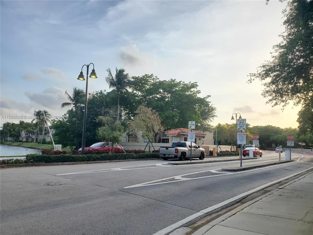 8350 Dundee Ter, Miami Lakes FL 33016