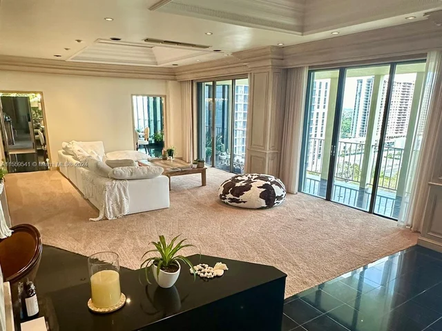 11111 Biscayne Blvd # G, Miami FL 33181