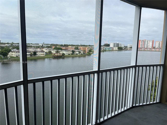 1750 NE 191st St # 4, Miami FL 33179