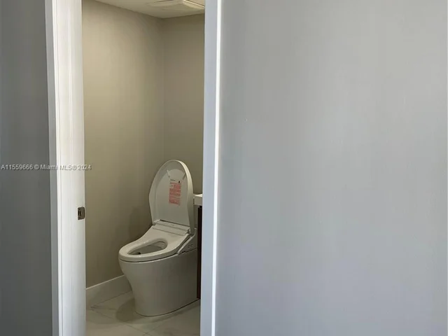 3600 Mystic Pointe Dr, Aventura FL 33180