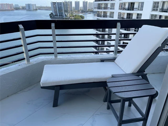 3600 Mystic Pointe Dr, Aventura FL 33180