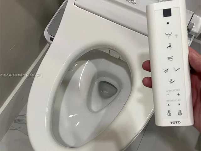 3600 Mystic Pointe Dr, Aventura FL 33180