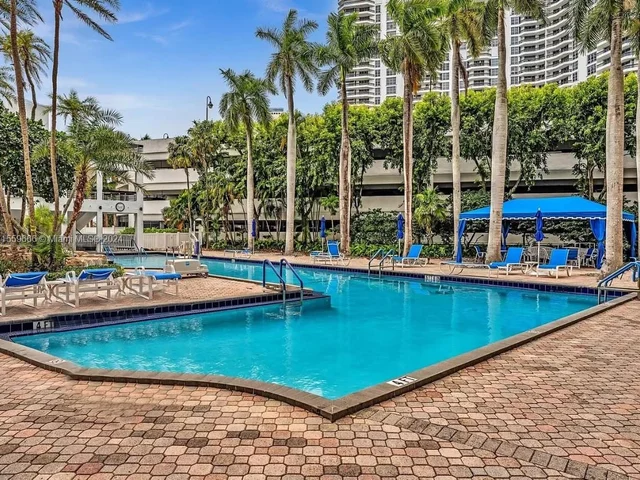 3600 Mystic Pointe Dr, Aventura FL 33180