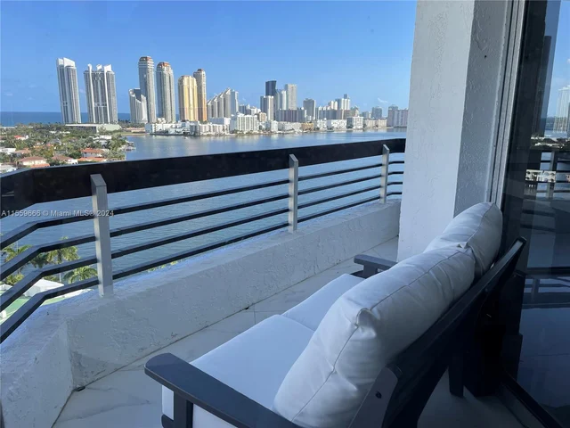 3600 Mystic Pointe Dr, Aventura FL 33180