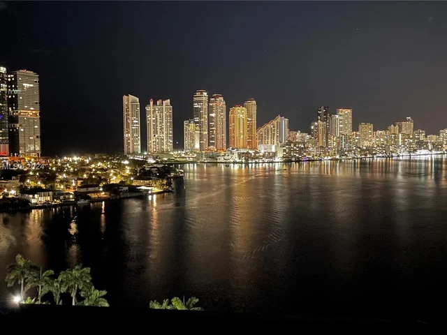 3600 Mystic Pointe Dr, Aventura FL 33180