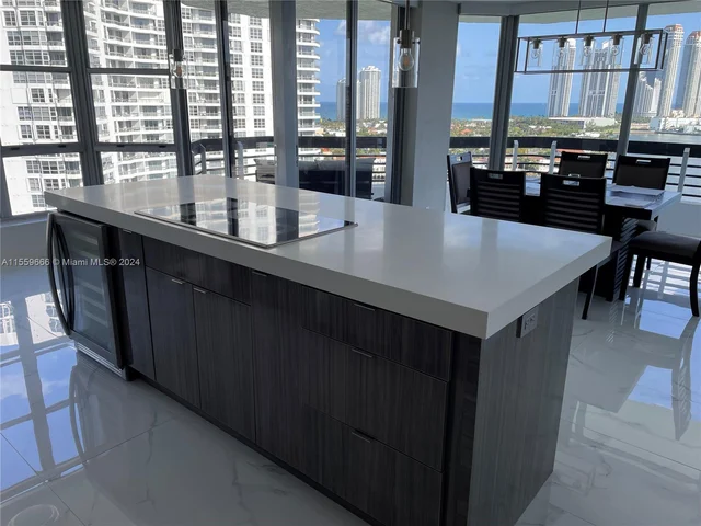 3600 Mystic Pointe Dr, Aventura FL 33180