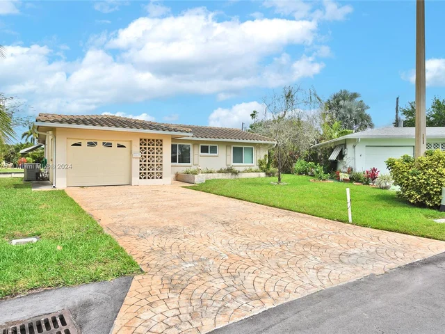 4301 NW 46th St, Tamarac FL 33319