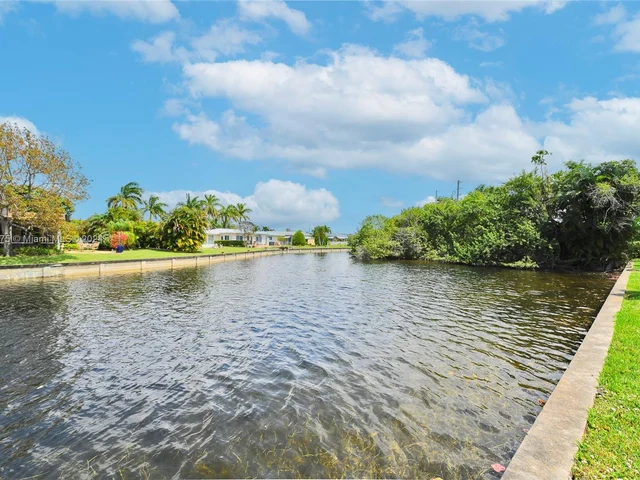 4301 NW 46th St, Tamarac FL 33319