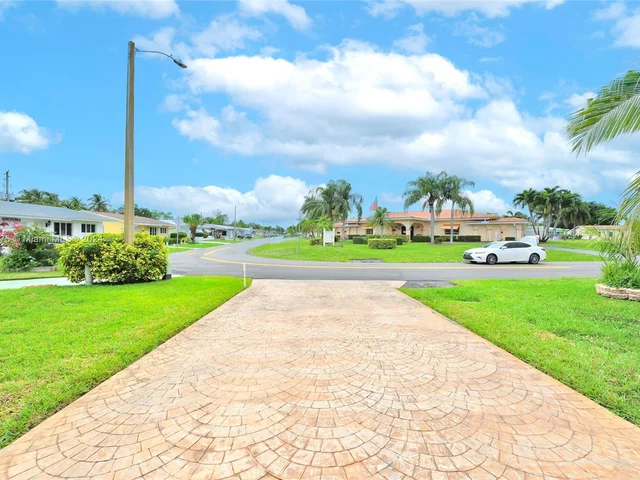 4301 NW 46th St, Tamarac FL 33319